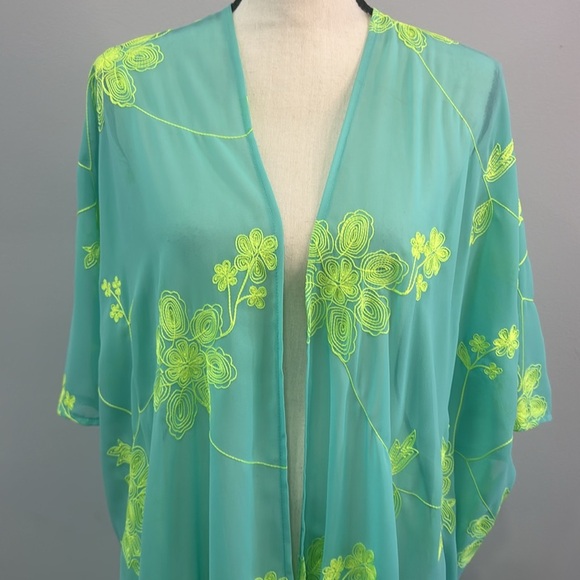Chic Mint Floral Kimono - Picture 2 of 4